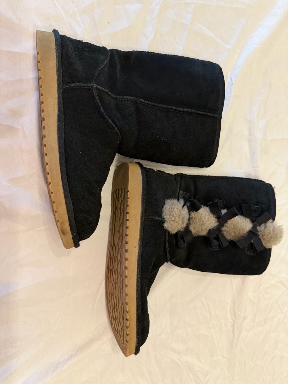 Koolaburra Black Boot with Beige Faux Fur Lining